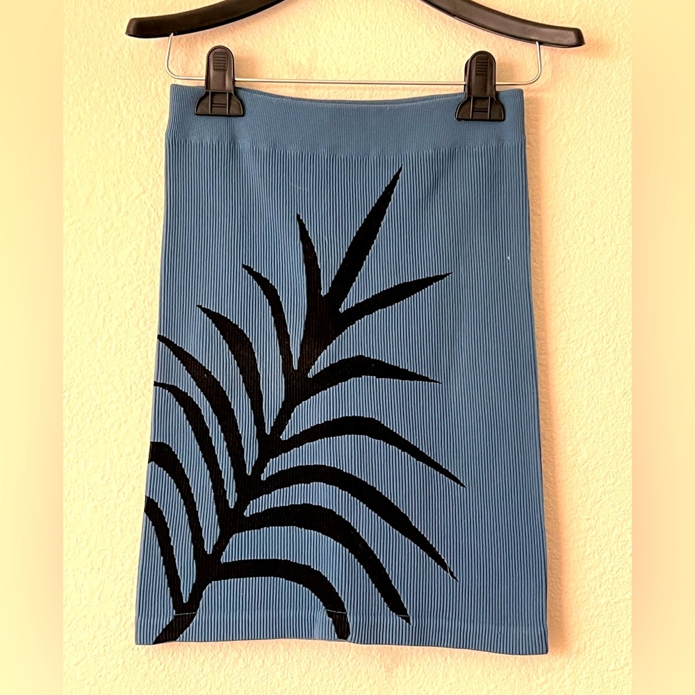 || BCBGeneration || RIBBED MINI SKIRT ||